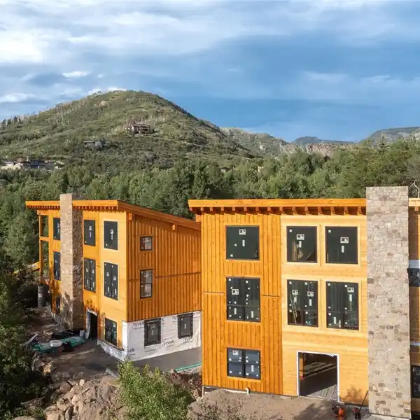 SMARTLY DESIGNED NEW HALF DUPLEX