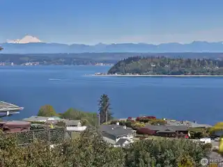 Luxury Living in Highly Desirable Spinnaker Ridge