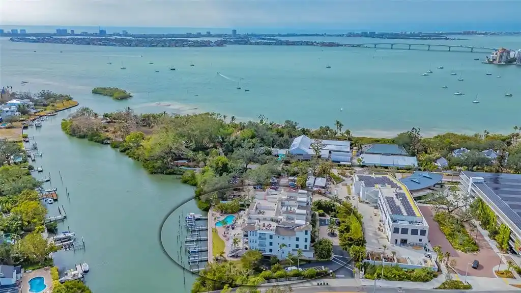 Exceptional Waterfront Residence in Hudson Crossing