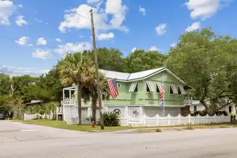 Cottage Charm in a Great Location