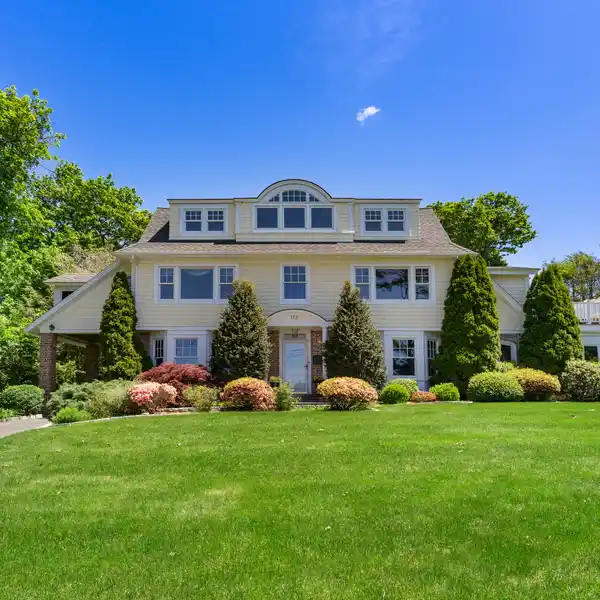 CLASSIC ELEGANCE STEPS FROM STAMFORD YACHT CLUB
