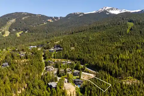 Exceptional Ski-in/ Ski-out Lot in Luxurious Kadenwood