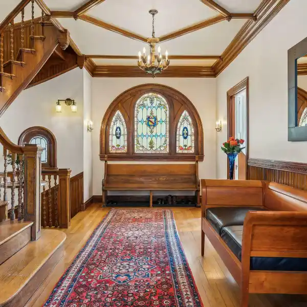THE PERFECT BLEND OF ELEGANCE AND HISTORY