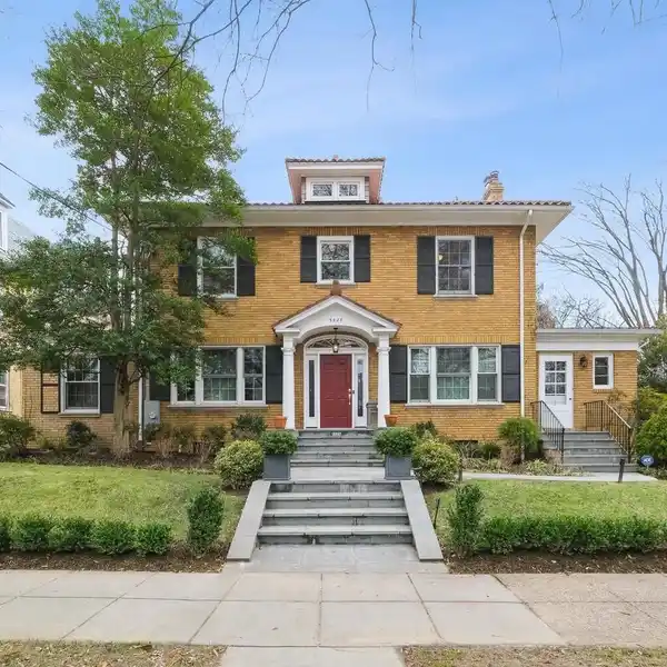 RENOVATED CENTER HALL COLONIAL IN PRIME LOCATION