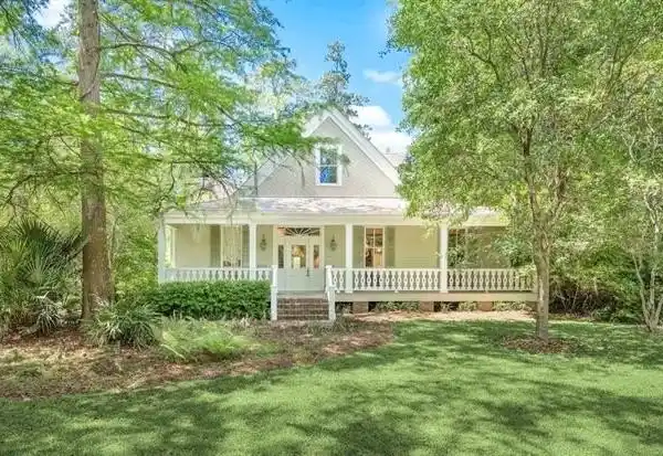 SPECIAL VICTORIAN-ERA HOME ON 2.9 BUCOLIC ACRES