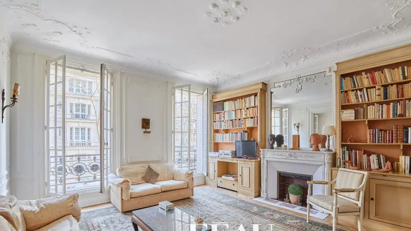 Elegant Apartment in the Prestigious Gros Caillou Neighbourhood
