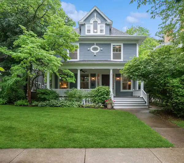 GORGEOUS VICTORIAN ON A COVETED BLOCK