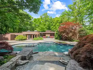 Resort-style Oasis