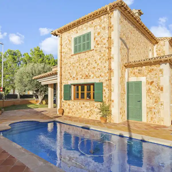 WELL-KEPT MEDITERRANEAN VILLA