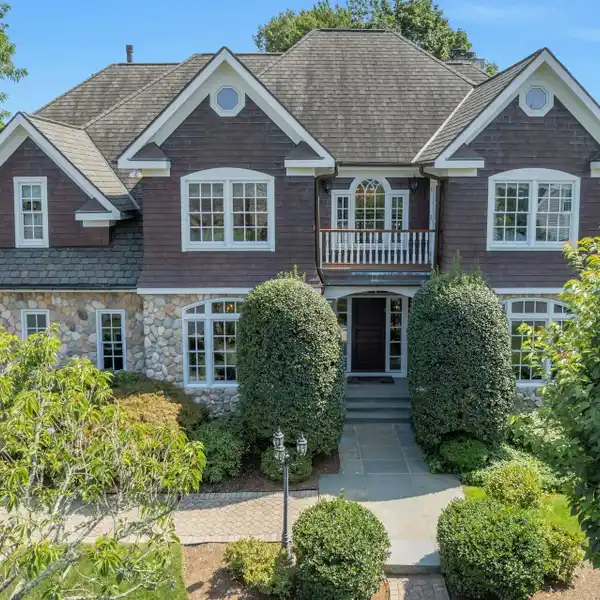 ELEGANT SHIPPAN POINT HOME WITH PRIVATE BEACH ACCESS