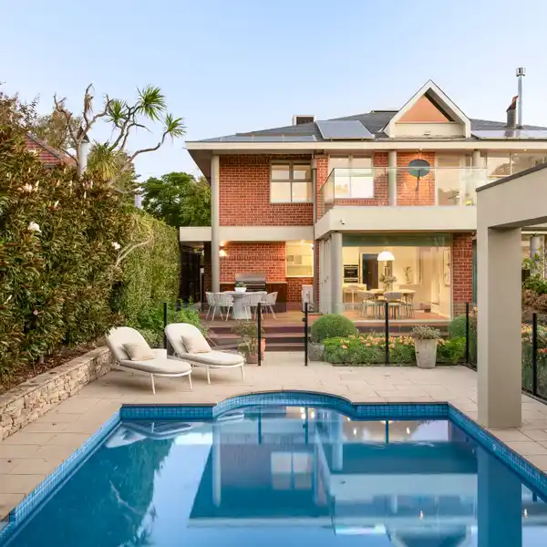 BREATHTAKING ARCHITECT-DESIGNED PROPERTY