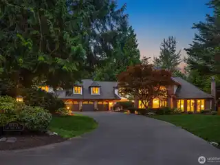 Luxury English Hill Premier Estate