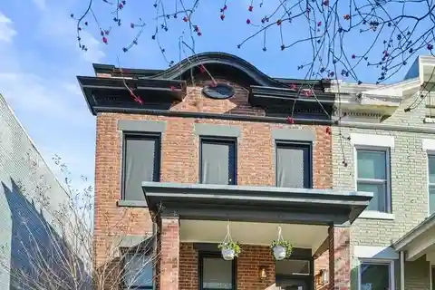 Fully Renovated End-Unit Townhouse with Solar