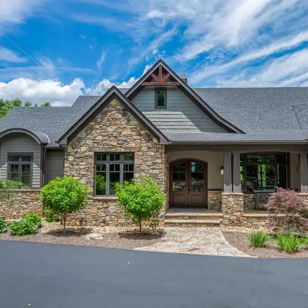 CUSTOM ARTS & CRAFTS HOME