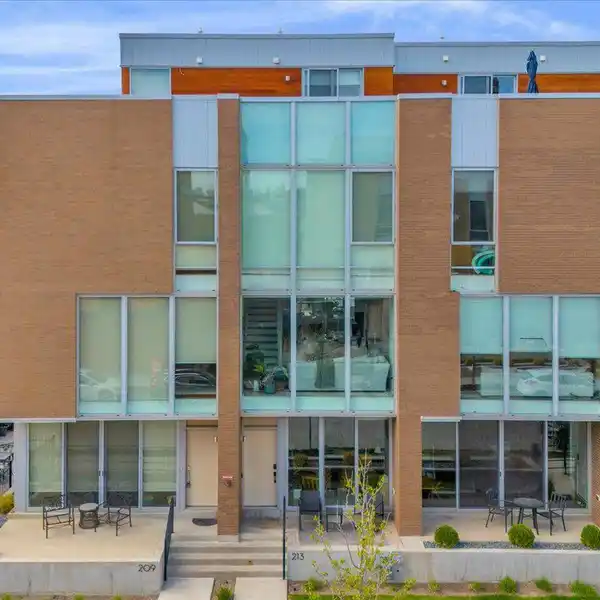 BRUSH PARK TOWNHOUSE WITH PRIVATE ROOFTOP SPACES