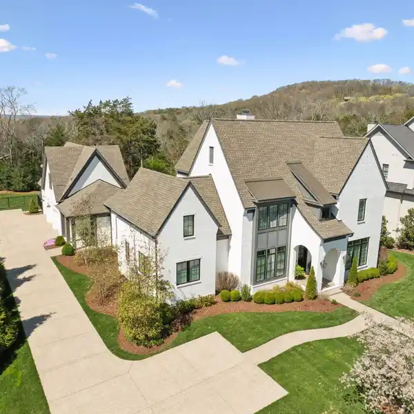 BEAUTIFULLY CRAFTED HOME BLENDING LUXURY AND COMFORT