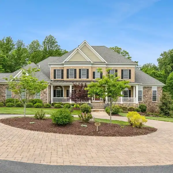 SPACIOUS ESTATE OASIS PERFECT FOR ENTERTAINING