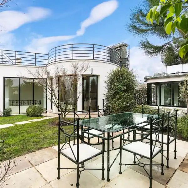 EXCEPTIONAL DUPLEX PENTHOUSE IN A BEAUTIFUL BUILDING