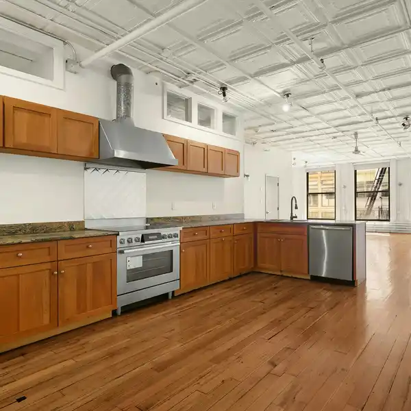 AUTHENTIC SOHO FULL-FLOOR LOFT