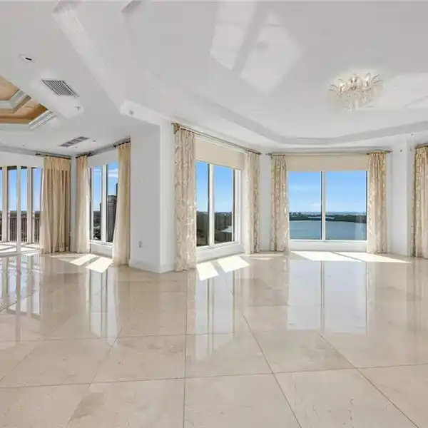 GORGEOUS RESIDENCE IN AZURE