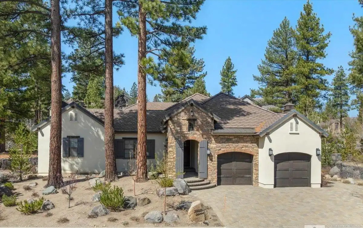 Beautifully Upgraded Single-level Home in Montreux