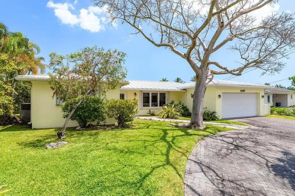 Lovely 3 Bedroom Waterfront Home in Boca Raton