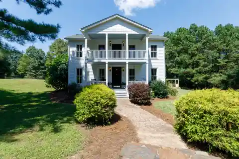 Refined Living on 5.42 Acres