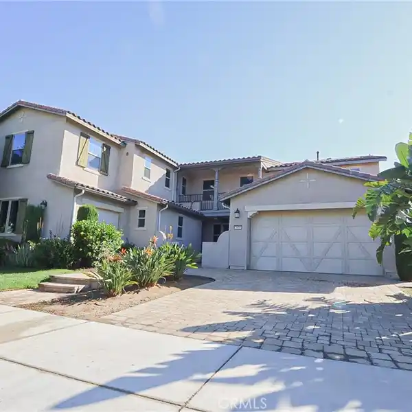 EXTRAORDINARY EASTVALE RESIDENCE