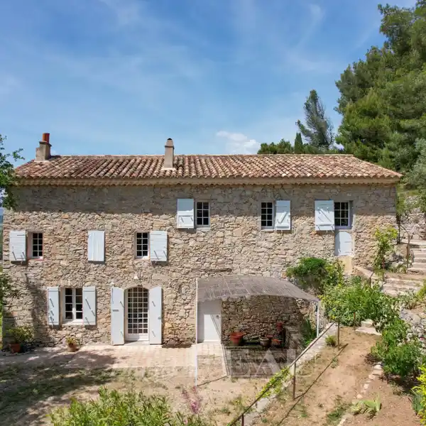 CHARMING 18TH-CENTURY STONE HOME NEAR LE BEAUSSET