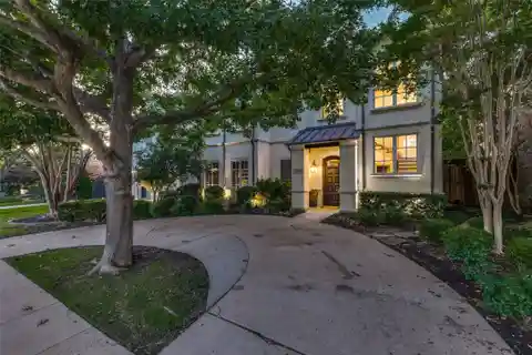 Exceptional Residence in Sought-After Briarwood