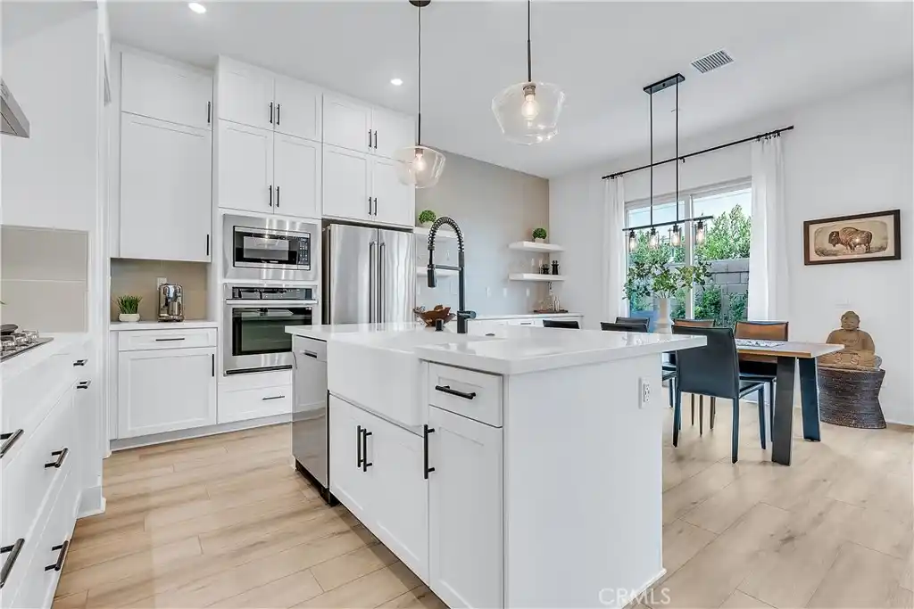 Modern Elegance and Timeless Charm in Sought-after Petra