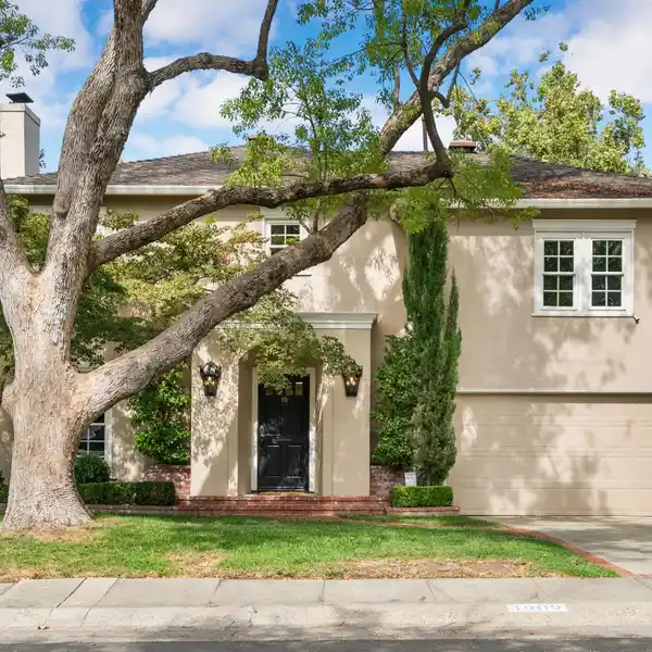 STATELY HOME IN THE COLLEGE TRACT OF LAND PARK