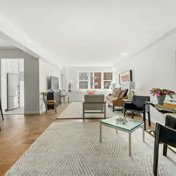 EXPANSIVE AND SUNNY ONE BEDROOM