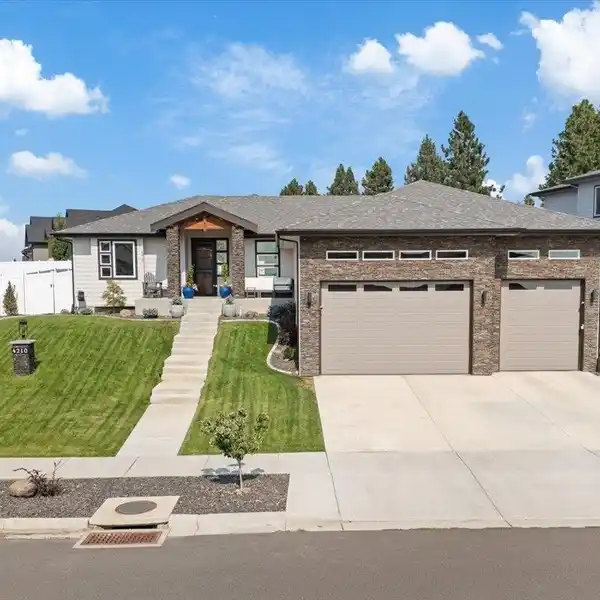 BEAUTIFUL AND SPACIOUS RANCHER