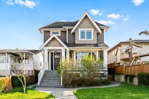 Elegant Custom Home in Prime Location