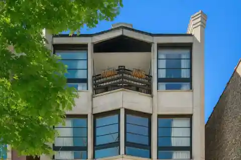 Fabulous Home in East Lincoln Park