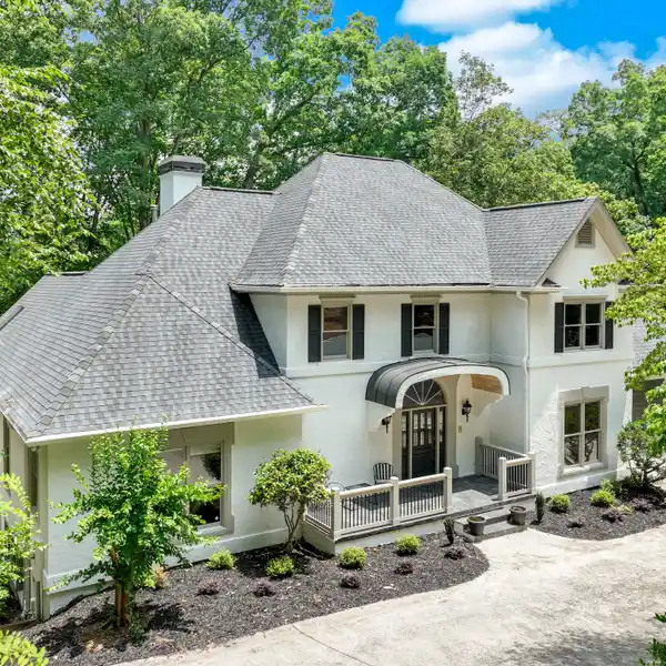 ELEGANT LAKEFRONT HOME IN SIDNEY ON LANIER