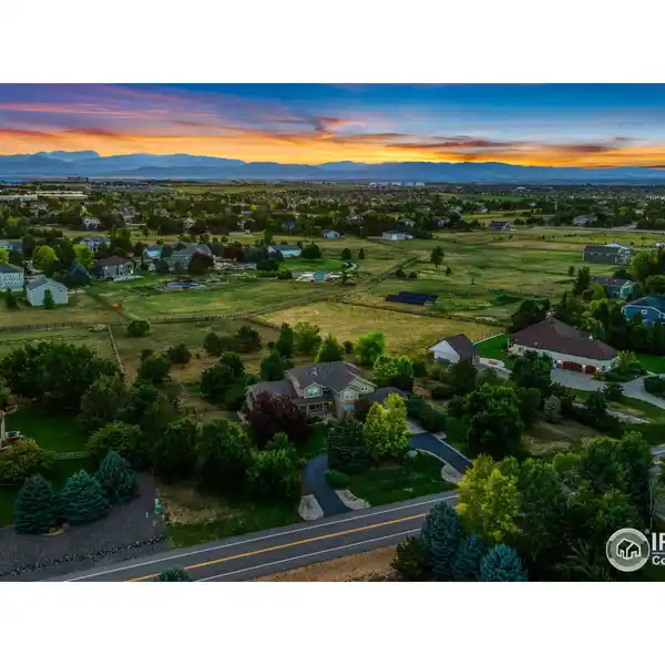RARE EQUESTRIAN OASIS WITH MOUNTAIN VIEWS