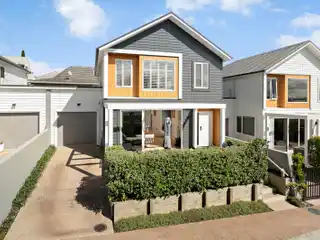 Modern Freehold Home Steps from Murrays Bay Beach