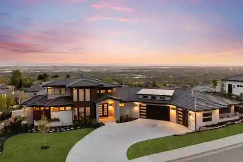 Modern Boise Estate - Elevated Luxury and Endless Views