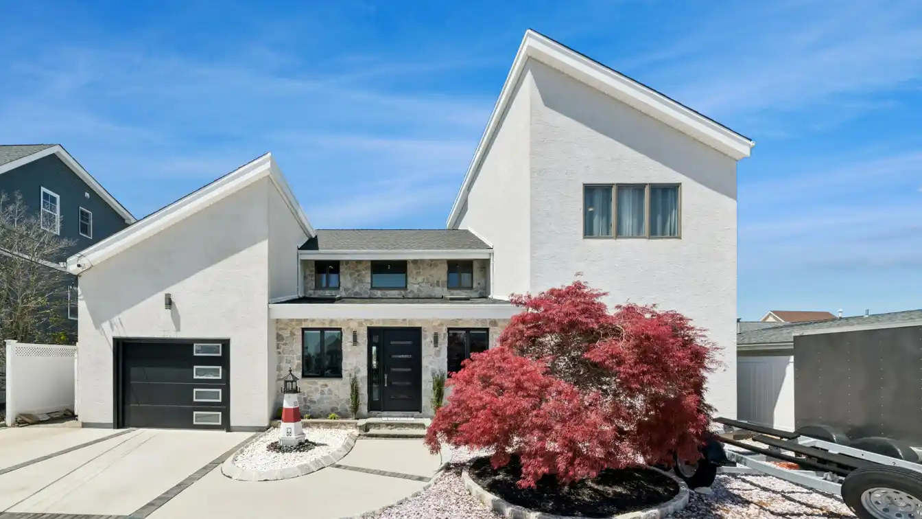 Luxury Waterfront Living in Silver Bay