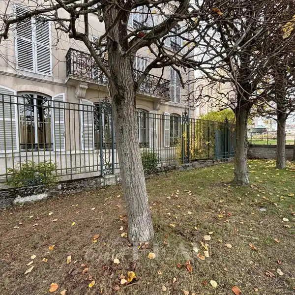 PRESTIGIOUS RESIDENCE WITH UNRIVALED PARKSIDE VIEWS