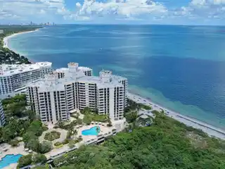 Renovated Apartment with Spectacular Ocean View