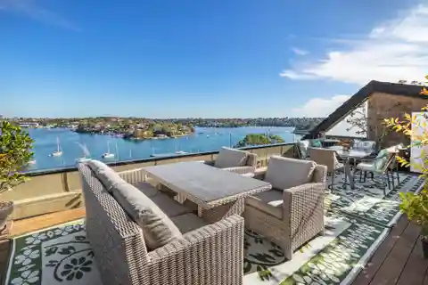 Immaculate Dual-level Apartment with Magnificent Views