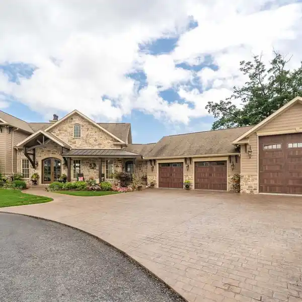 TUSCANY-INSPIRED ELEGANCE MEETS OUTDOOR ENTERTAINING