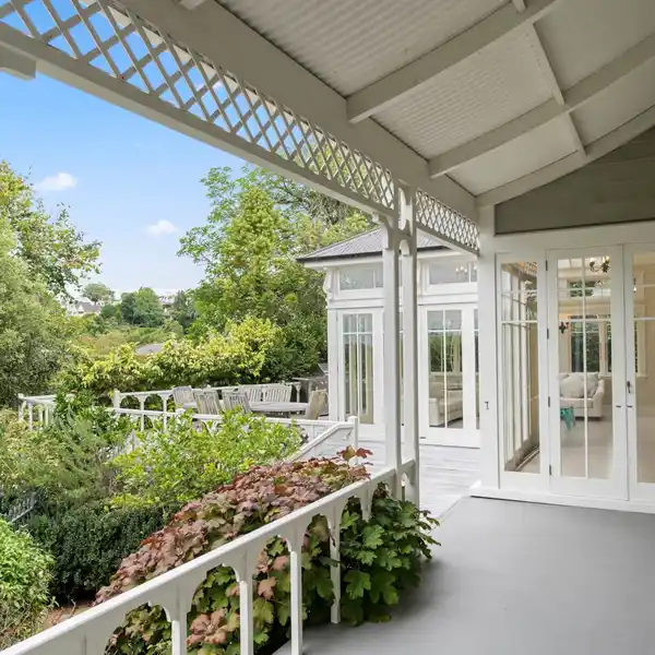 GLENHOLM - AN ELEGANT REMUERA RESIDENCE