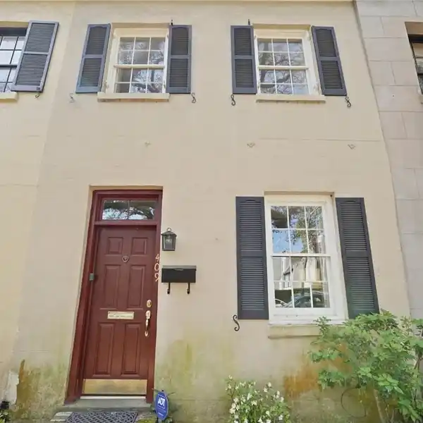 TOWNHOUSE AND CARRIAGE HOUSE ON FAMED JONES STREET