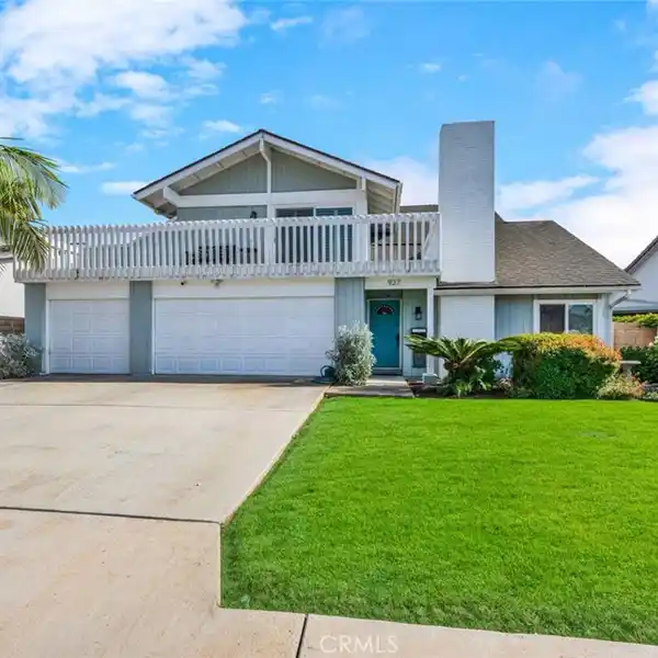 BEAUTIFUL TURNKEY HOME ON A QUIET CUL-DE-SAC
