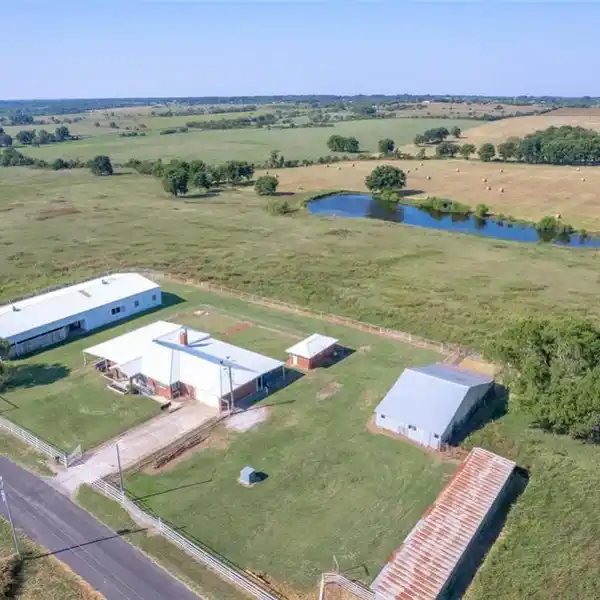 FUNCTIONALITY AND NATURAL BEAUTY