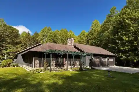 Bear Ramble - 90-acre Estate